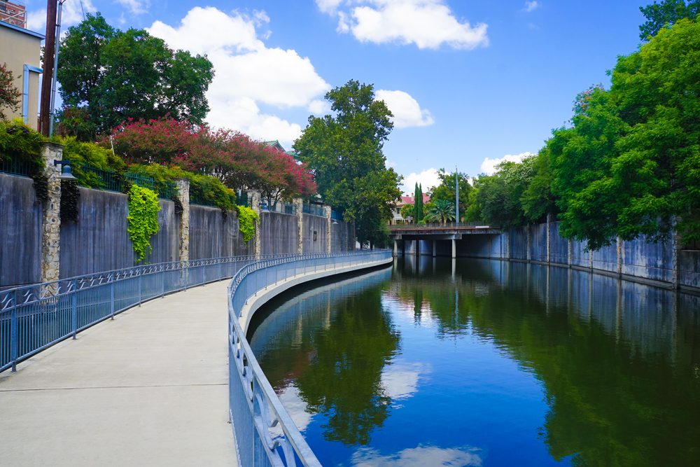 San Antonio River Walk, Hike. Bike Trail From the city centre to the historic missions