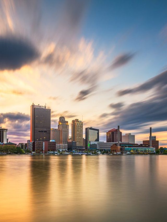 cropped-Toledo-Ohio-USA-downtown-skyline-on-the-Maumee-River-at-dusk..jpg