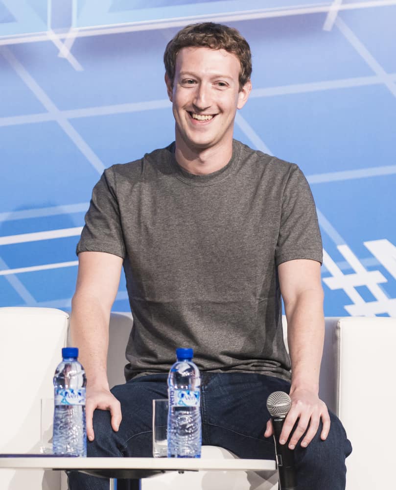How tall is Mark Zuckerberg?