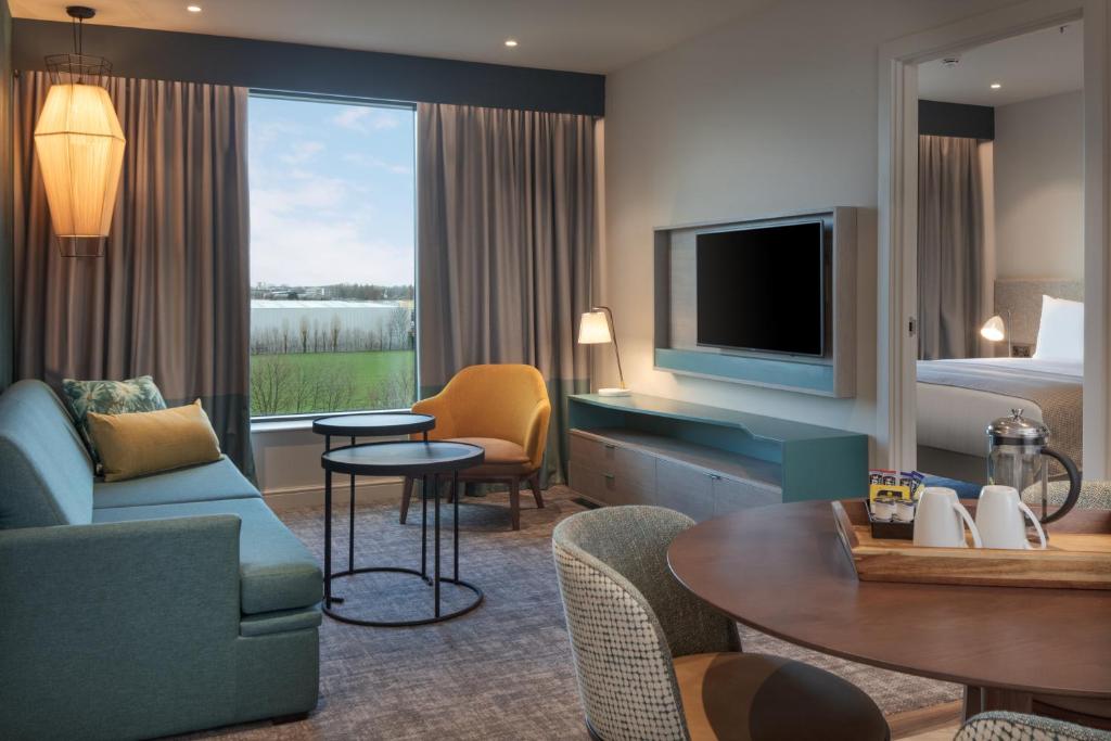 Staybridge Suites London Heathrow - Bath Road by IHG